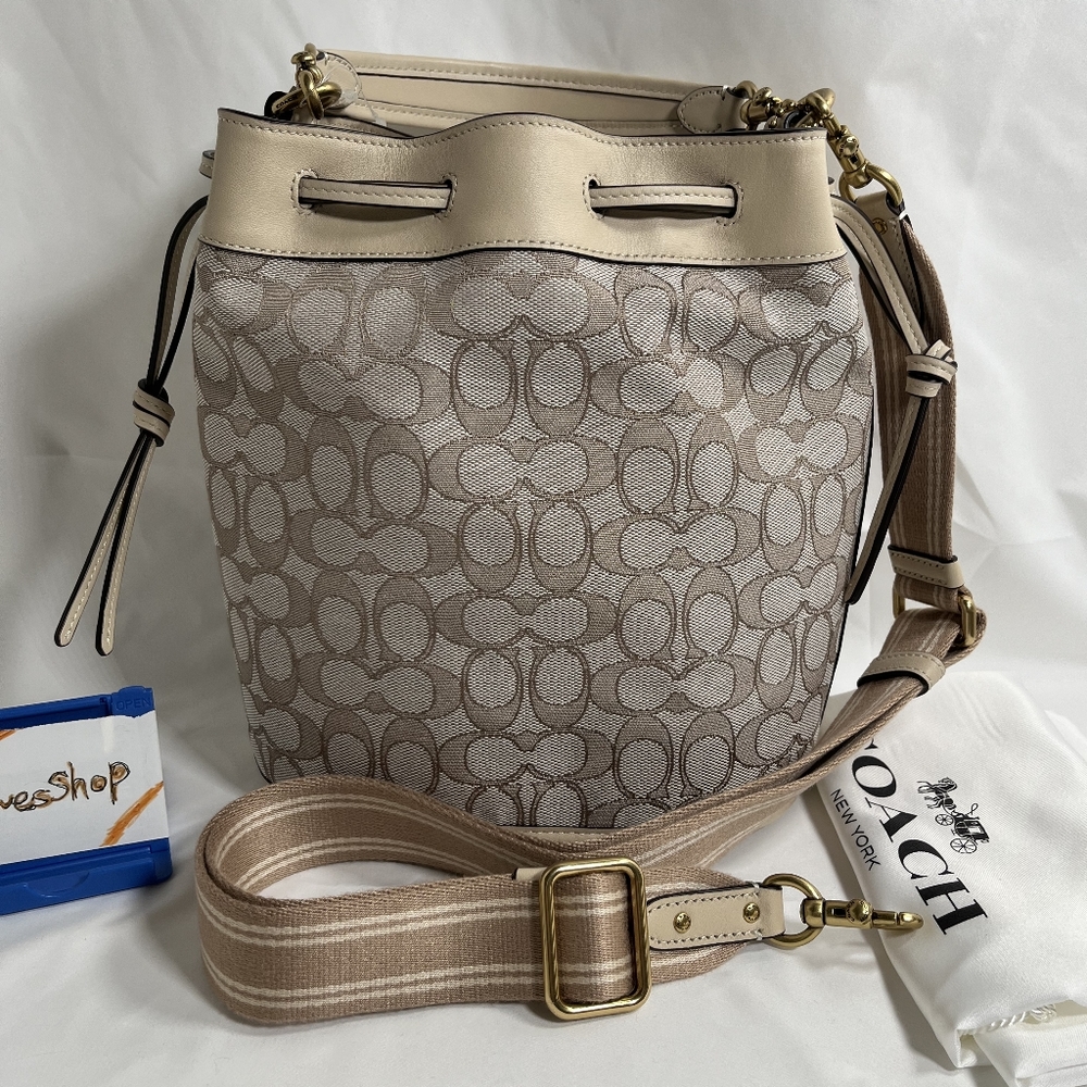 NWT Coach bucket bag
